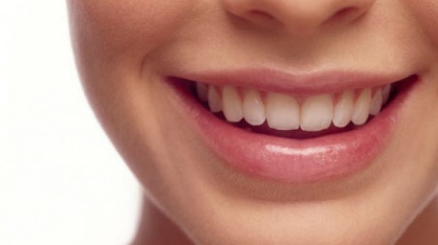 Bagaimana Cara Mencerahkan Bibir dengan Odol
