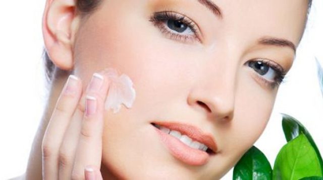 Tips Perawatan Wajah Saat Ber-Make Up