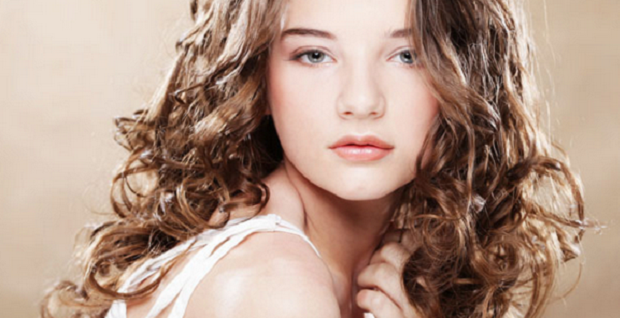 Perawatan Paling Tepat untuk Rambut Ikal